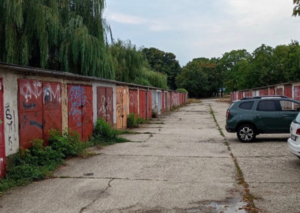 Na predaj betónová garáž - Bratislava III