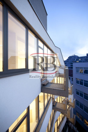 Exkluzívny administratívny priestor s terasou v centre, Mickiewiczova, Bratislava I, 148,47m2 - fotografia 1