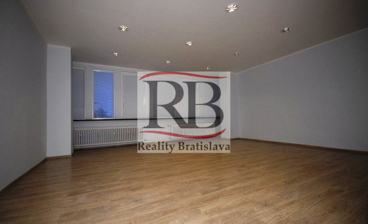 Administratívny priestor na Drevárskej ulici, Pezinok - fotografia 1
