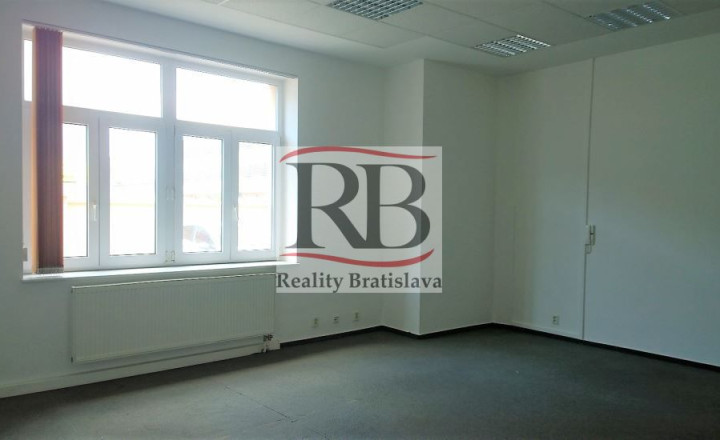 Administratívna budova, Petržalka - fotografia 1