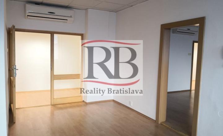 Uzavretý kancelársky celok v blízkosti trhoviska Miletičova, 244 m2 alebo 484 m2 - fotografia 1
