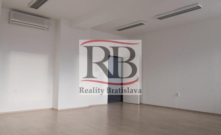 Uzavretý kancelársky celok v blízkosti trhoviska Miletičova, 244 m2 alebo 484 m2 - fotografia 3