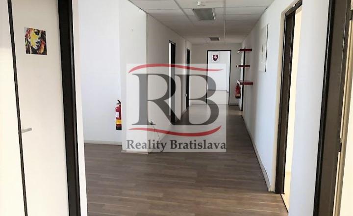 Uzavretý kancelársky celok v blízkosti trhoviska Miletičova, 244 m2 alebo 484 m2 - fotografia 5