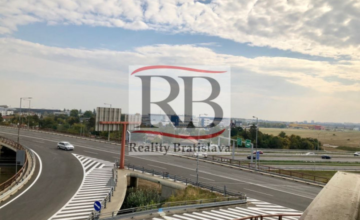 Kancelárske priestory na predaj, v blízkosti diaľničného obchvatu a letiska - fotografia 1