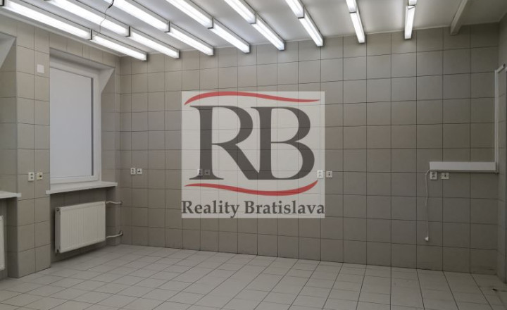 Priestory po KLINIKE, vhodné na ambulancie, kancelárie, 220 m2 - fotografia 14
