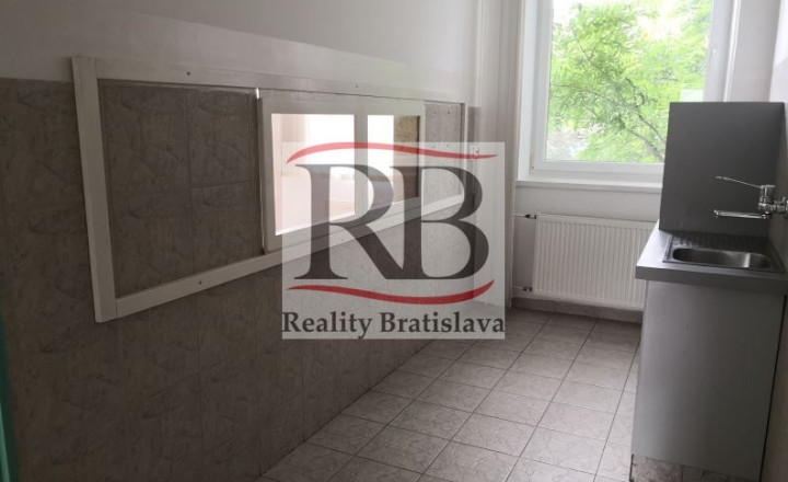 Priestory po KLINIKE, vhodné na ambulancie, kancelárie, 220 m2 - fotografia 26