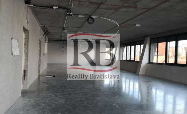 Nové kanc. priestory v centre, výborná dostupnosť, 500 m2 - fotografia 3