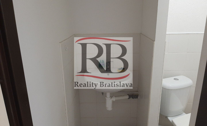 Na prenájom obchodno - kancelársky priestor v Malackách, 73m2 - fotografia 5