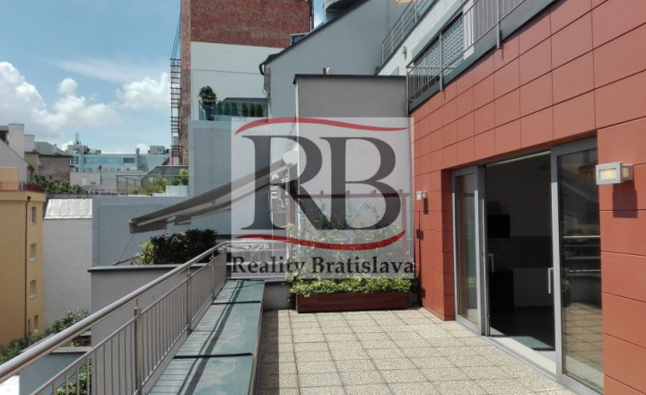 Pekné kancelárie a terasou na Dunajskej ulici, 139 m2