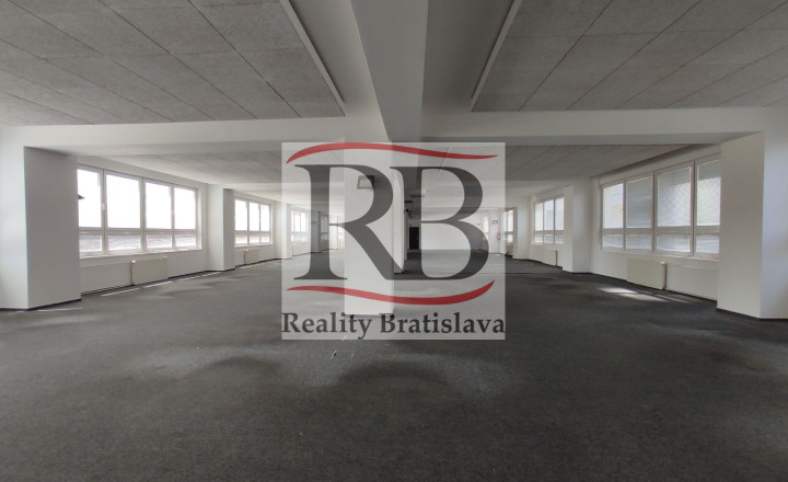 Priestor na Kalinčiakovej ulici v budove SITNO v tesnej blízkosti TOWER 5 a štadióna Tehelné pole, Bratislava III