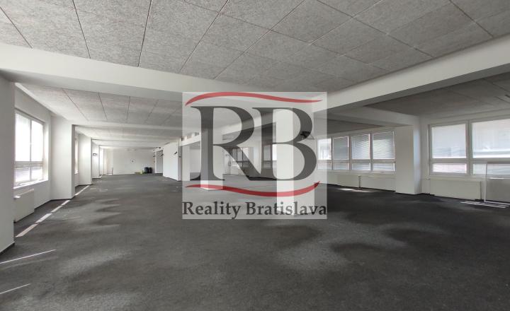 Priestor na Kalinčiakovej ulici v budove SITNO v tesnej blízkosti TOWER 5 a štadióna Tehelné pole, Bratislava III - fotografia 1