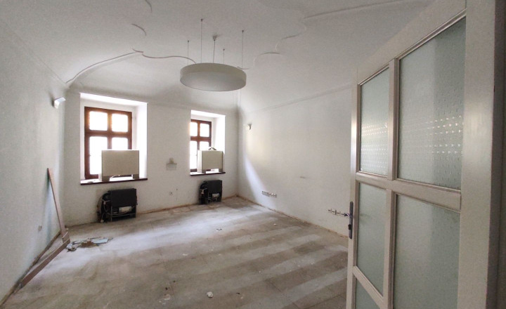 Priestor na prízemí, s vlastným vstupom 79,15m2 v centre na Panenskej ulici - Staré Mesto