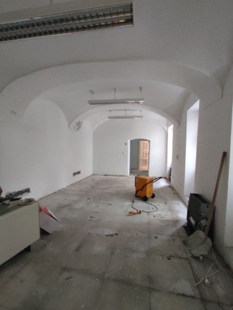 Priestor na prízemí, s vlastným vstupom 79,15m2 v centre na Panenskej ulici - Staré Mesto - fotografia 2