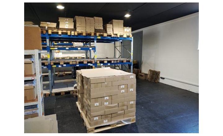 Na prenájom skladový priestor s rozlohou 150,5 m² v Trnave - fotografia 1