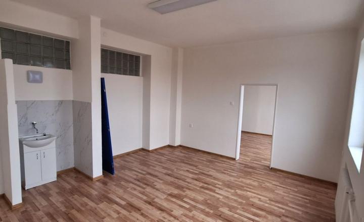 Kancelárske priestory v blízkosti centra mesta Galanta - fotografia 1