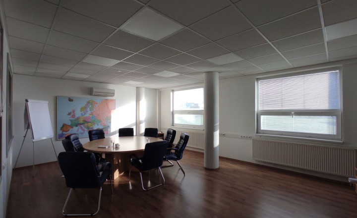 735m2 administratívna budova s možnosťou skladu na prenájom, DUNAJSKA STREDA - fotografia 1