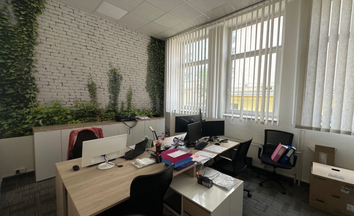 Priestor 168m2 na vyvýšenom prízemí v blízkosti Klientskeho centra, Bratislava II