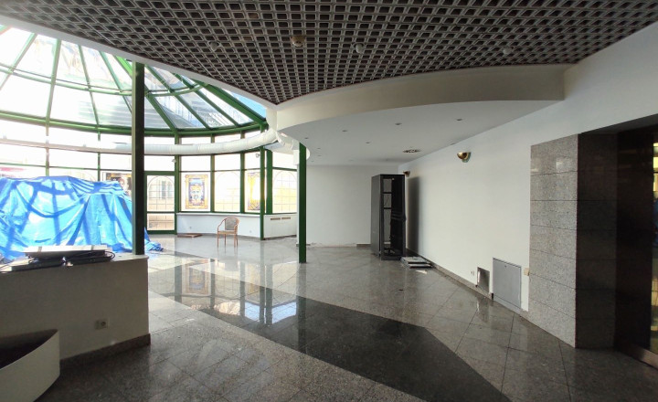 Kongresová sála, lobby, kuchyňa, jedáleň a príslušenstvo, ex Holiday Inn, 3.000m2 - fotografia 5