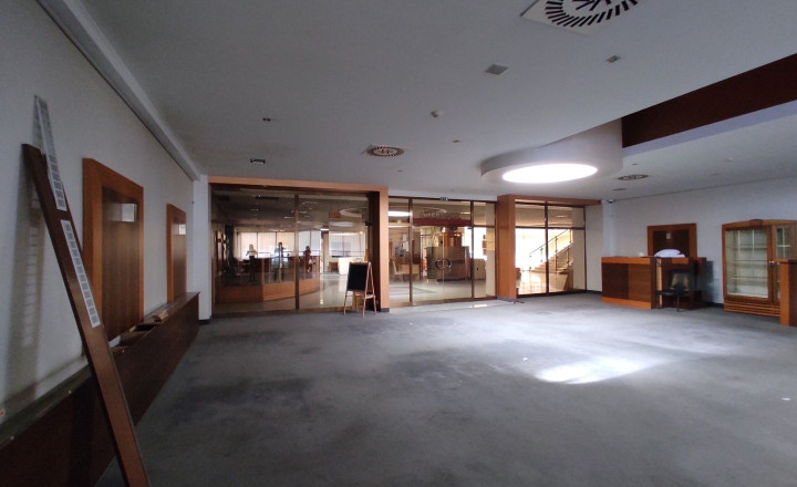 Kongresová sála, lobby, kuchyňa, jedáleň a príslušenstvo, ex Holiday Inn, 3.000m2 - fotografia 7