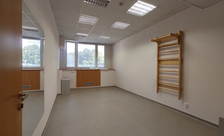 Priestory vhodné na fyzio, masáže, kliniku s parkovaním na Bajkalskej ulici, BAII, 394m2 - fotografia 4