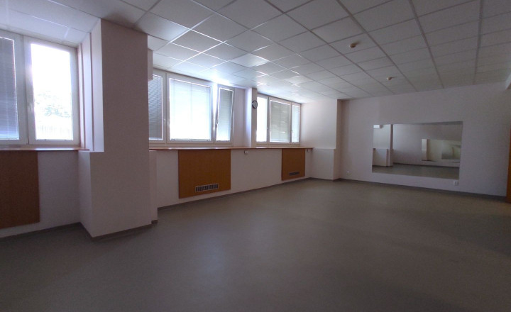 Priestory vhodné na fyzio, masáže, kliniku s parkovaním na Bajkalskej ulici, BAII, 394m2 - fotografia 8