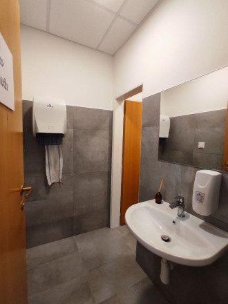 Priestory vhodné na fyzio, masáže, kliniku s parkovaním na Bajkalskej ulici, BAII, 394m2 - fotografia 10