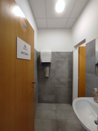Priestory vhodné na fyzio, masáže, kliniku s parkovaním na Bajkalskej ulici, BAII, 394m2 - fotografia 11