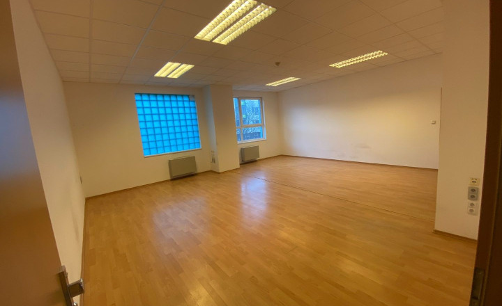 Kancelársky priestor 38,12m2 v Petržalke na Úderníckej ul. - fotografia 1