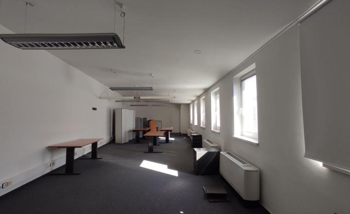 Kancelársky celok v reprezentatívnom historickom objekte v centre, 193,8 m2 - fotografia 13