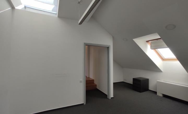 Kancelársky celok v reprezentatívnom historickom objekte v centre, 125 m2