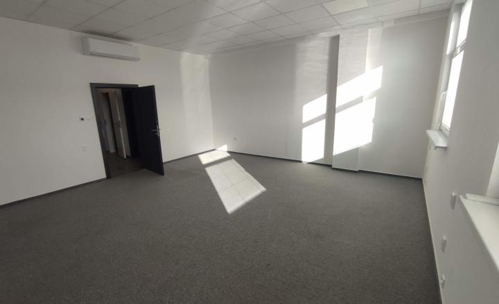 Skladové a kancelárske priestory na Vajnorskej ulici na prenájom, Bratislava III TOP