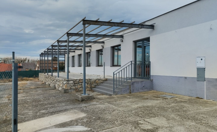 Samostatný oplotený objekt 2100 m2 Devínska Nová Ves - fotografia 2