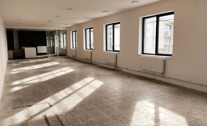 Samostatný oplotený objekt 2100 m2 Devínska Nová Ves - fotografia 3