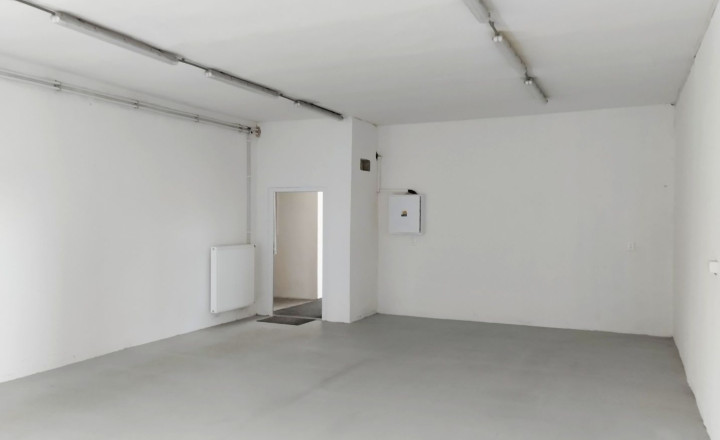 Samostatný oplotený objekt 2100 m2 Devínska Nová Ves - fotografia 5
