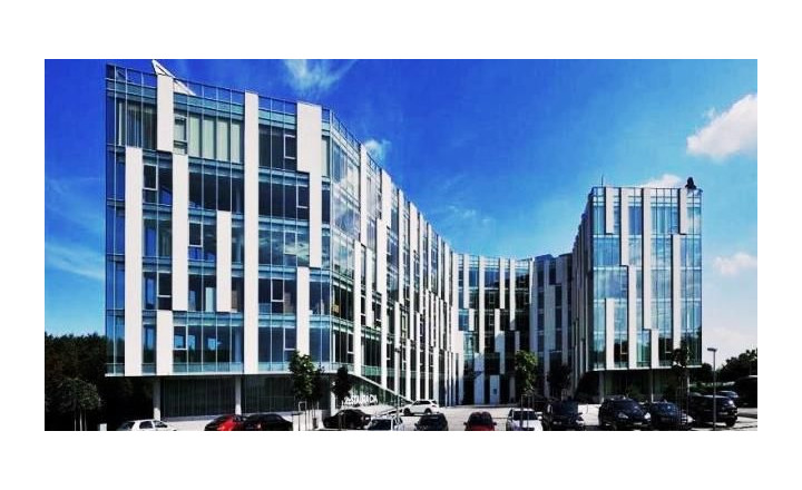 Samostatný kancelársky celok 107m² v blízkosti letiska na prenájom