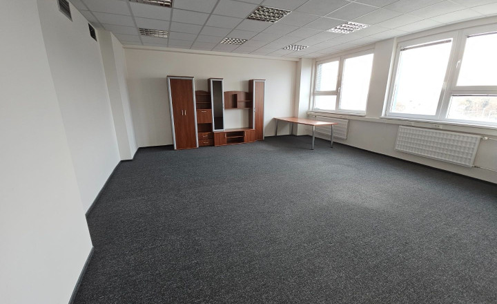 Prenájom kancelárskych a prevádzkových priestorov s parkovaním po kompletnej rekonštrukcii - fotografia 3