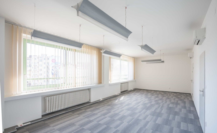 Kancelárske priestory na Námestí SNP, v blízkosti Kamenného Námestia, 80m2 TOP