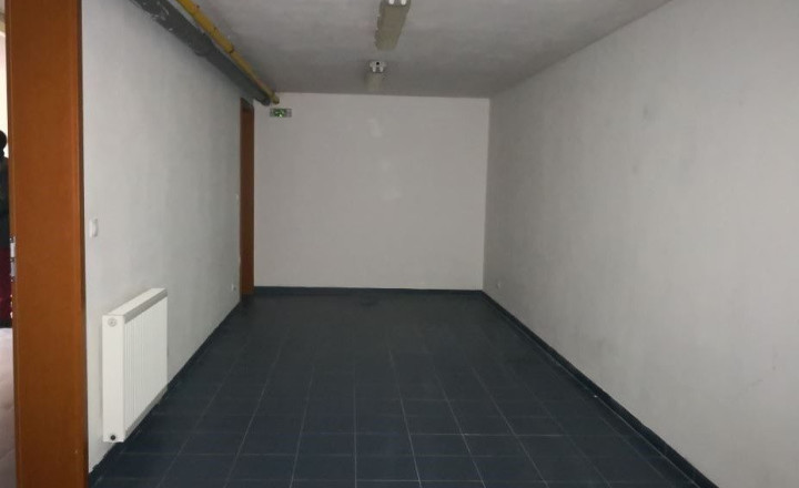 Skladový priestor, v blízkosti Figara, 200 m2 - fotografia 1