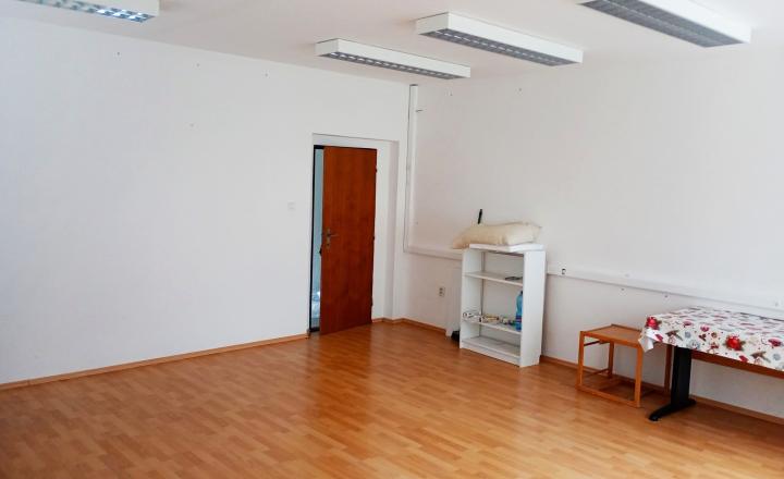 Na prenájom administratívne priestory – Stupava, centrum - fotografia 1