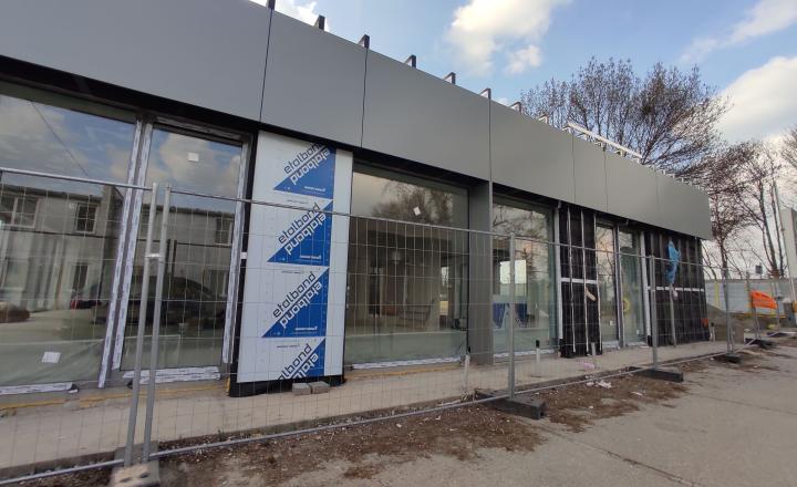 Nové SHOWROOM/obchodné priestory s výkladmi na prenájom – Slovnaftská, Bratislava  II