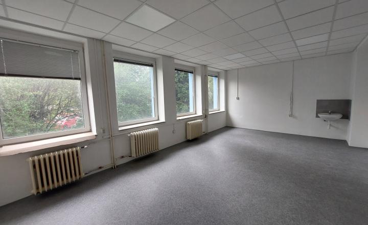 Na prenájom kancelária s rozlohou 28 m2 v Trenčíne Za mostami - fotografia 1