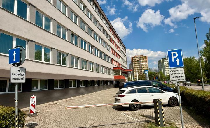 Prenájom reprezentatívnych kancelárskych priestorov, výhľad priamo na Štrkovec, Bratislava II TOP - fotografia 3