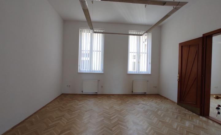 Priestor 165,7m2 s výhľadom do Úradu Vlády, v krásnej historickej budove, Štefánikova,BAI - fotografia 5