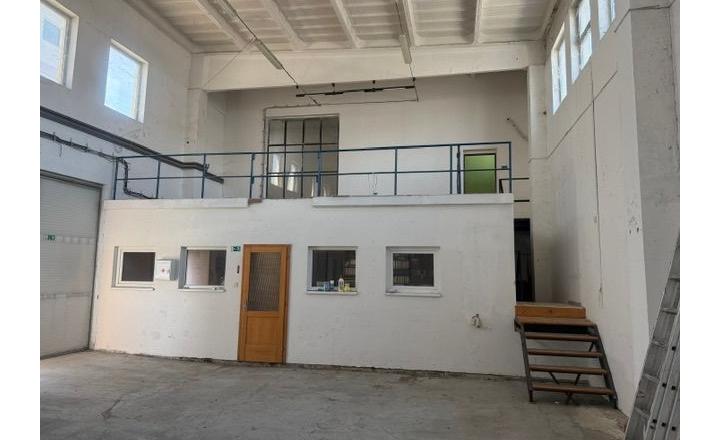 Na prenájom priestranná hala s administratívnym zázemím - Bratislava II - fotografia 4