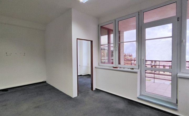 Administratívne priestory so súkromnou terasou v centre Trenčína na prenájom - fotografia 2