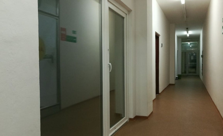 Kancelárske  priestory s kuchynkou na prenájom – Trenčín - fotografia 1