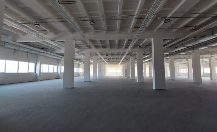 Sklady 1 600-14 550m2 na prenájom - Trenčín