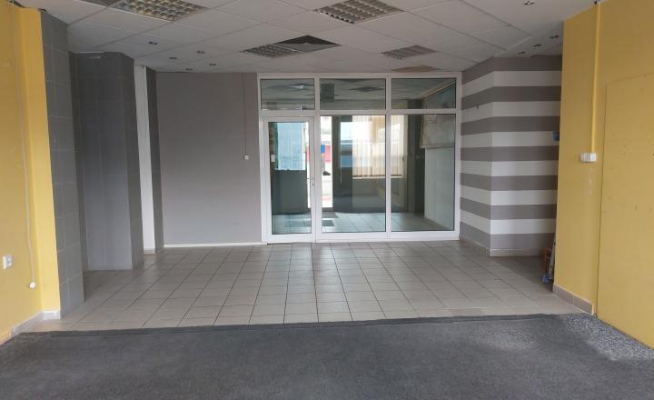 Na prenájom obchodné priestory o celkovej výmere 53 m2 v Trenčine