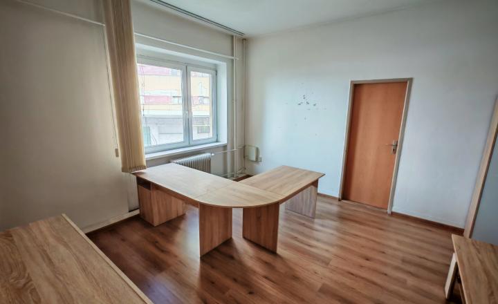 Na prenájom kancelárske priestory - 40m2 + 20m2 + parkovanie, Bratislavská ulica, Trnava