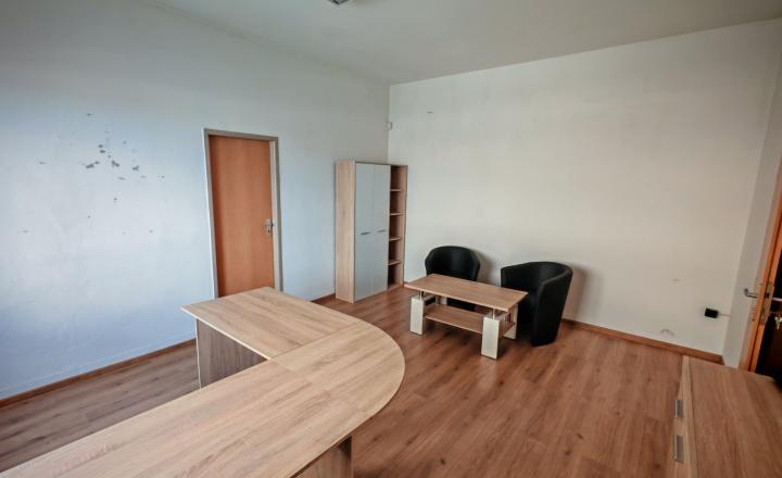 Na prenájom kancelárske priestory - 40m2 + 20m2 + parkovanie, Bratislavská ulica, Trnava - fotografia 1